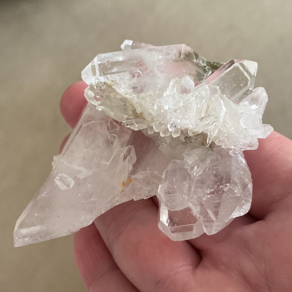 🔥AAA QUALITY QUARTZ CLUSTER🔥Points all over + 🌈. 3”X 2.5”X1”. STUNNING - Picture 11 of 17